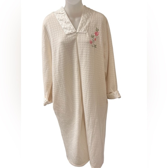 Lati Fashion Cream Quilted Robe with Pink Floral Embroidery full zip size Medium